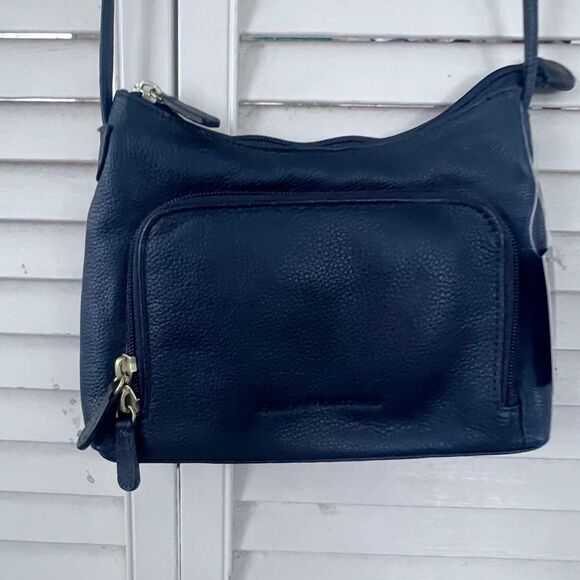 Elegant Black Leather Shoulder Bag - Picture 1 of 14
